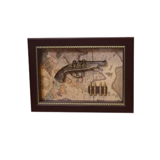 Tablou decorativ Magrot de lux, 37 x 27 cm, reprezentand un pistol si patru gloante 3d