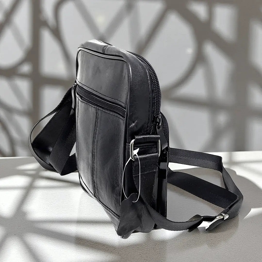 Borseta barbateasca de umar,neagra, din piele naturala 19/16 cm, Magrot 25059 4 Borseta barbateasca de umar,neagra, din piele naturala 19/16 cm, Magrot 25059