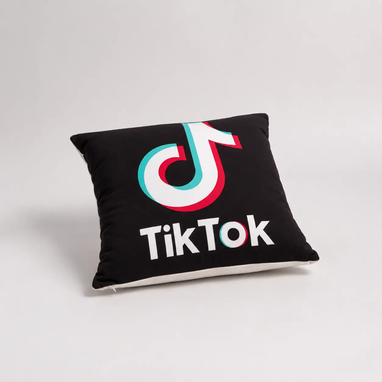 Fata de perna Husa cu sigla TikTok, 45 x 45, Magrot 26037 1 Fata de perna Husa cu sigla TikTok, 45 x 45, Magrot 26037