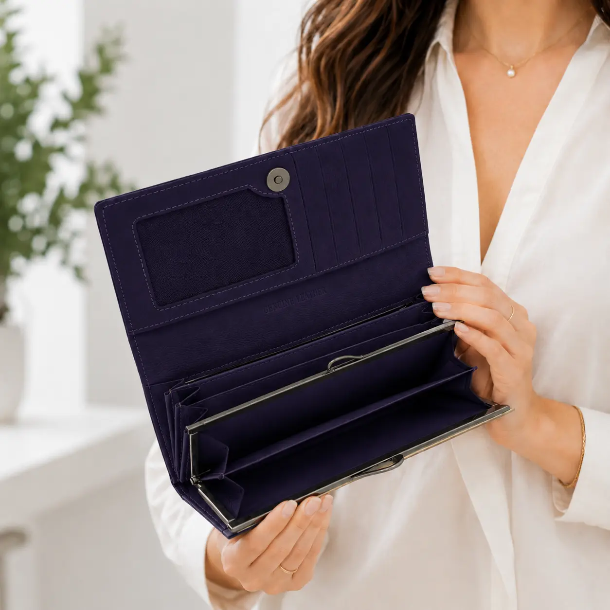 Portofel Dama Luxury din Piele Naturala mov, Compartimentare Dubla 2 in 1, Portcard, Compartiment Bancnote, Monede si Documente, Magrot 26029 6 Portofel dama din piele Mov cu organizare completa si deschidere zona de maruntis pentru utilizare zilnica