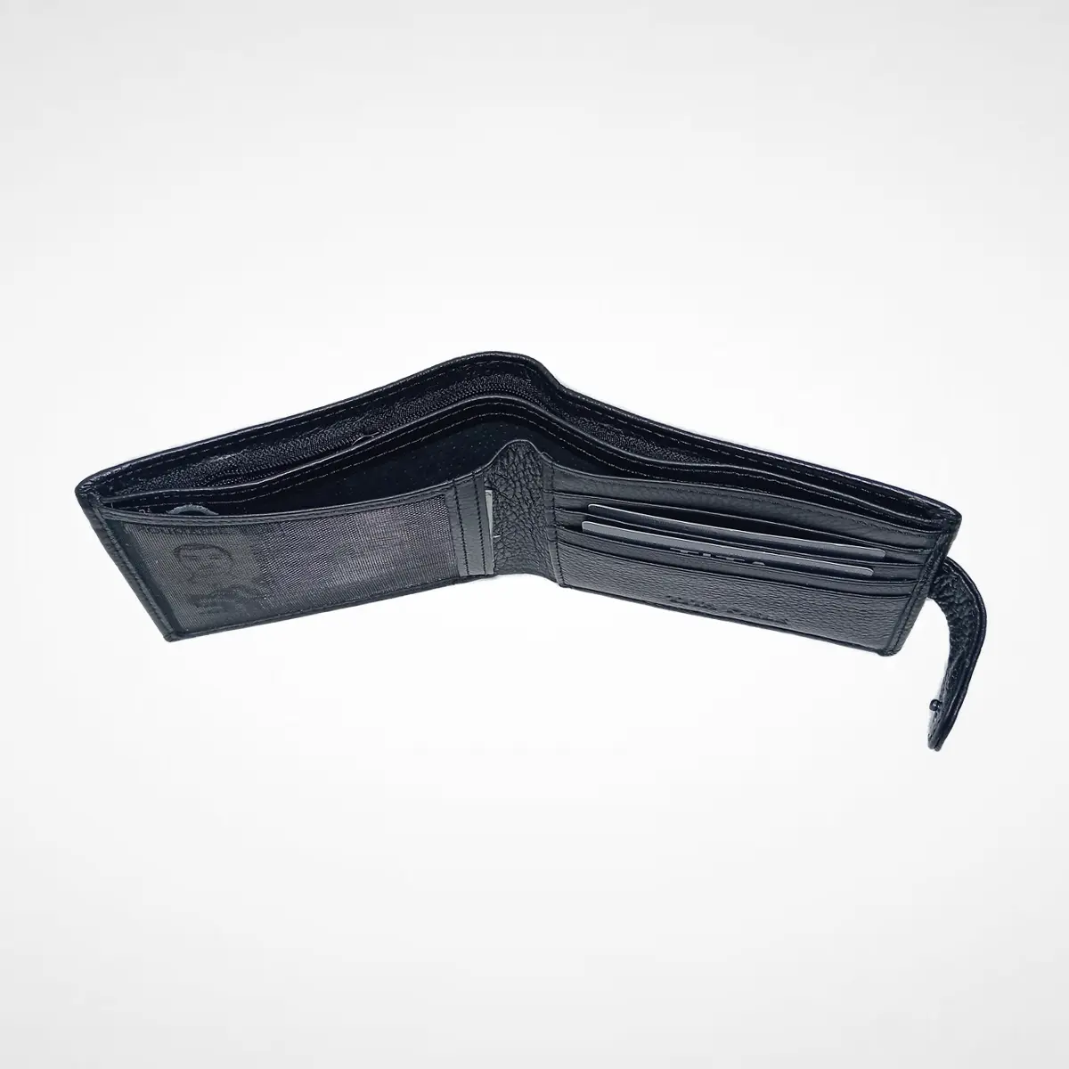 Portofel Barbatesc Negru din Piele Naturala – 4 carduri - fereastra CI - Buzunar Ascuns cu Fermoar - Magrot 26046 4 Portofel bărbătesc din piele naturală 100% Magrot Interior din piele, 4 sloturi card, buzunar ascuns cu fermoar. Livrare rapidă din stoc în România!