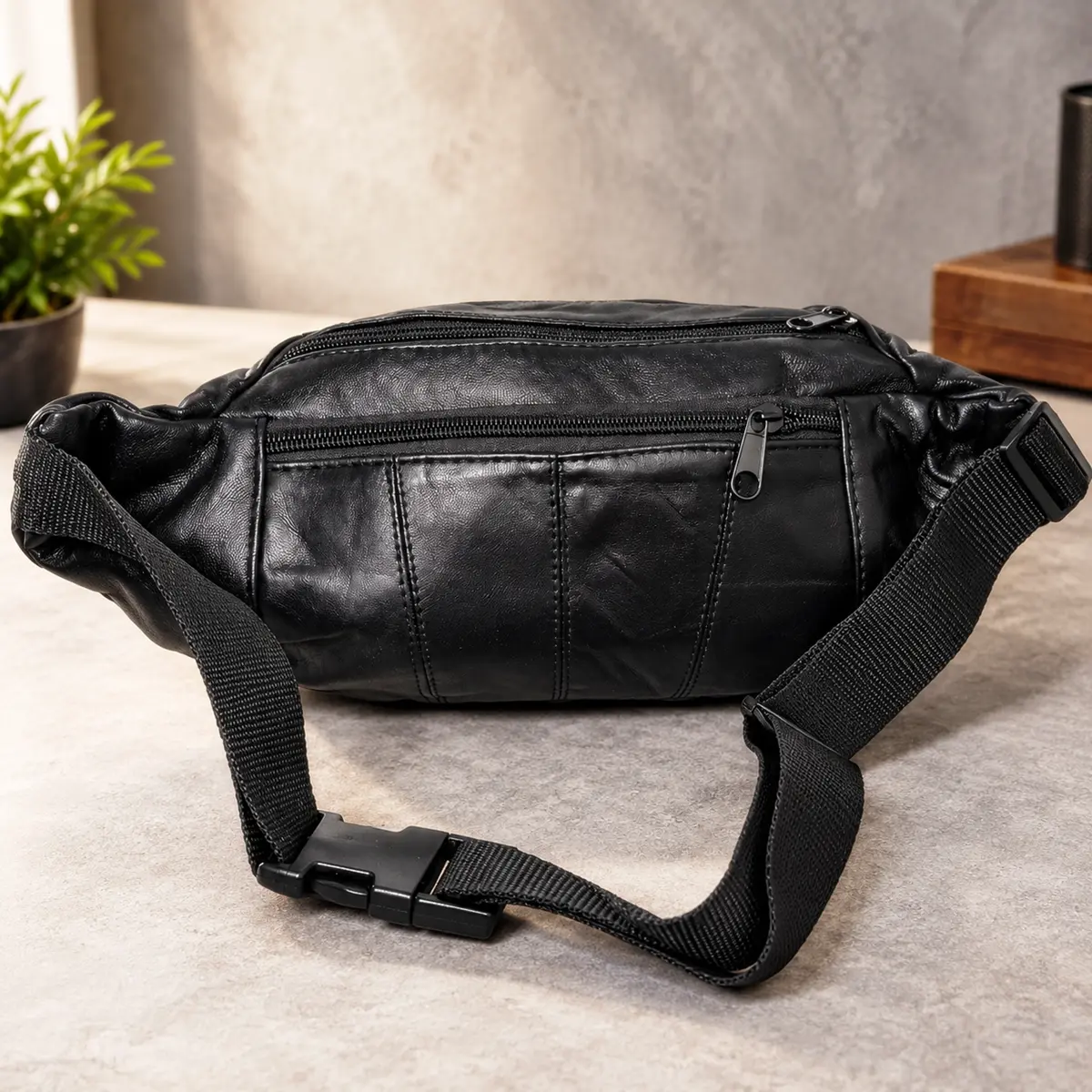 Borseta de brau barbati piele naturala neagra, 37 x 14 cm, multi buzunare fermoar, curea reglabila, Magrot 26058 3 Borseta de brau Magrot din piele naturala neagra, vedere spate, cu buzunar in spate si curea reglabila cu catarama